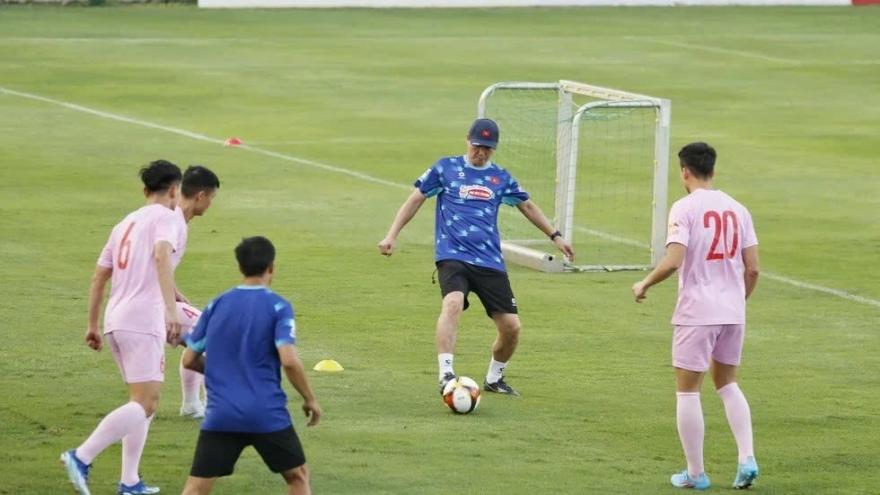 Vietnam train in RoK in preparation for ASEAN Cup 2024